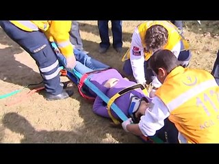 Virajı alamayan sürücü ağaca çarptı