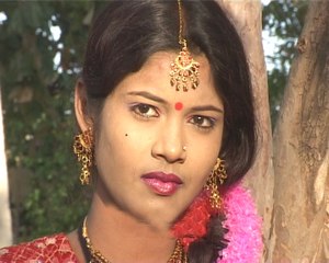 बुन्देली गीत / तनक सौ घुंघटा / घनश्याम दास गुप्ता