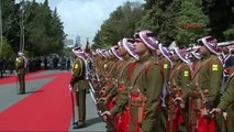 Başbakan Davutoğlu Ürdün'de Resmi Törenle Karşılandı