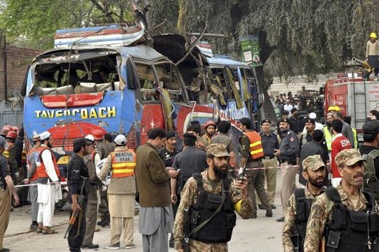 Bomb Blast in Gulshan Iqbal Park at Lahore - 40 Peoples killed and 100 injured - 27th March 2016