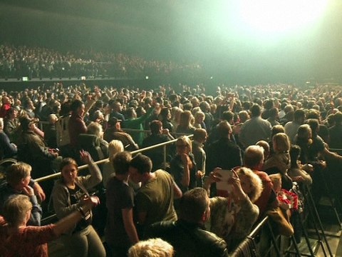 Attentats de Bruxelles: les hommages s'enchaînent et l'enquête progresse