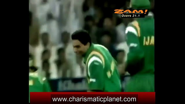 Inzamam ul haq super diving catch of Sachin Tendulkar