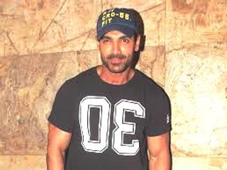 John Abraham won't eat theplas by Entertainment