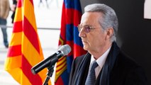 L’expresident del FC Barcelona Enric Reyna visita el memorial Johan Cruyff