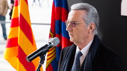L’expresident del FC Barcelona Enric Reyna visita el memorial Johan Cruyff