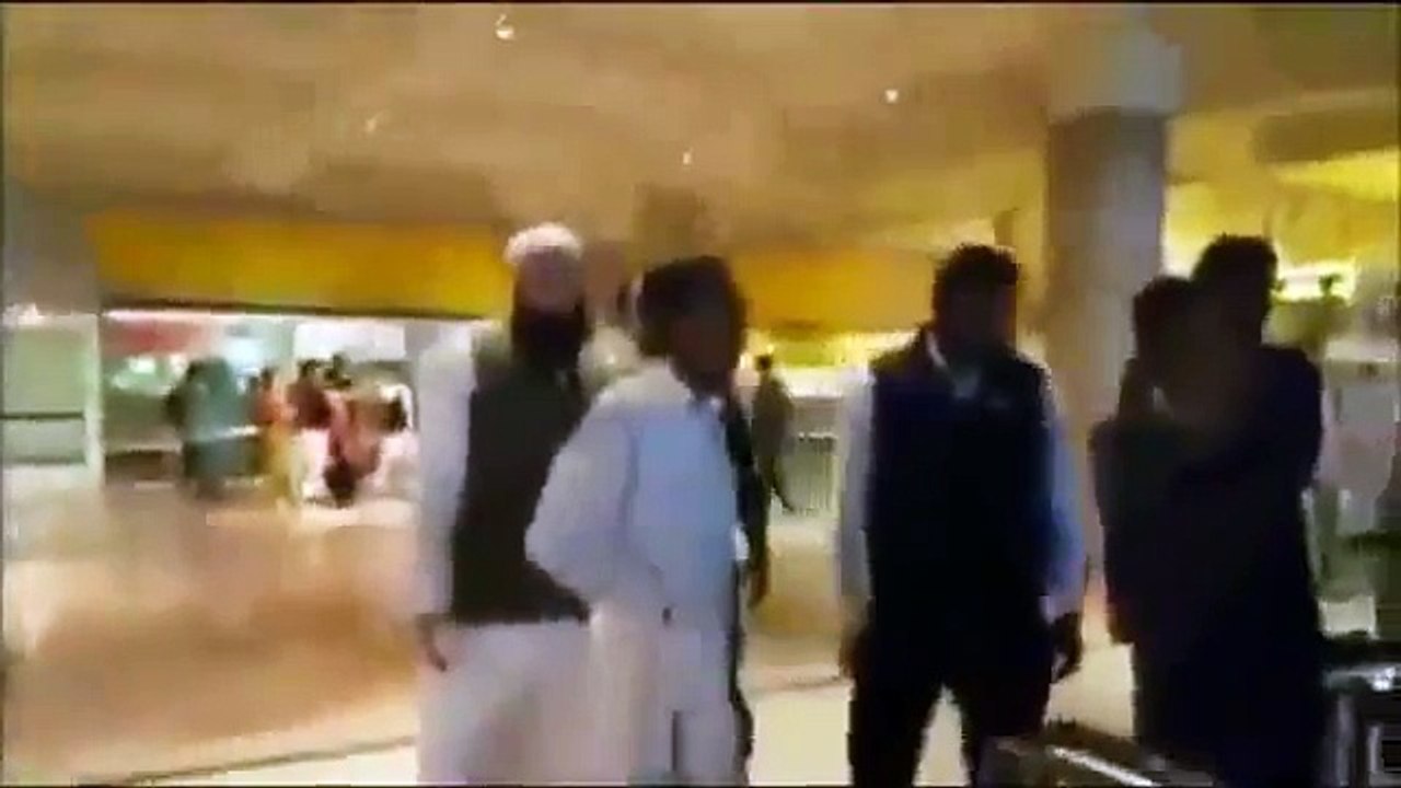 Junaid jamshed gets beaten at the airport