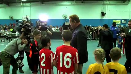 Arnold Schwarzenegger futsal sahasında
