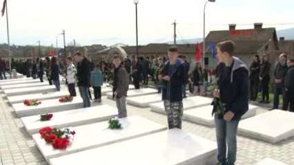 Kosova?nın Büyük Kruşa Köyü Katliamının 17 Yıl Dönümünde Kurbanlar Anıldı
