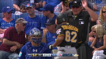 PIT@TOR: Switch-pitcher confuses switch-hitter in 9th