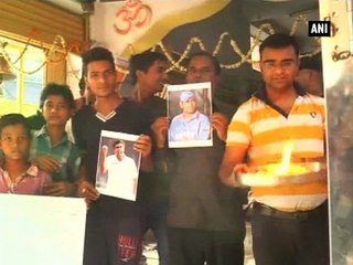 Fans pray for team India’s victory against Australia