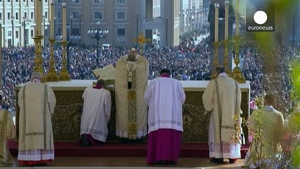 Use weapons of love to combat violence, says Pope on Easter Sunday