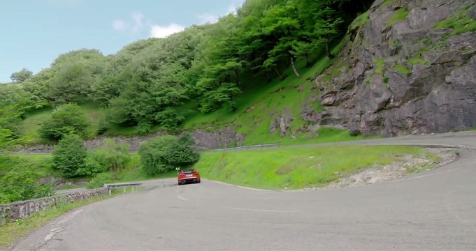 2017 Jaguar F-Type SVR Coupe Drive and Exterior