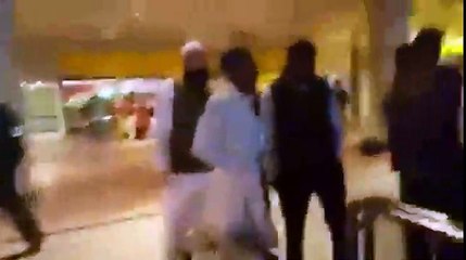 Islamabad Airport par Jonaid Jamshaid Ko Thapar mare ge.