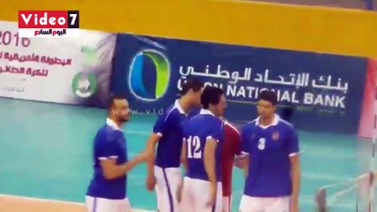 حب الكيان يدفع مشجع أهلاوى وحيد لمؤازرة فريقه أمام بطل الكونغو للكرة الطائرة