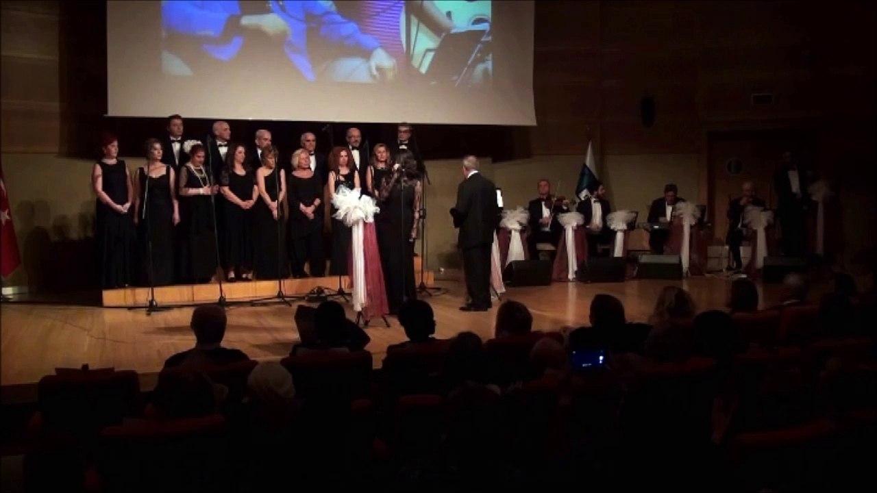 HİCRAN BENLİ-SÖYLE NAZMI BU KAŞ ÇATIŞ