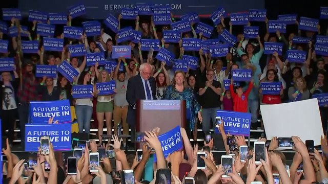 Sanders mantiene presión en primarias demócratas