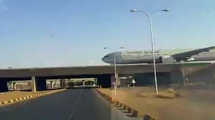 Riyadh Airport Beautiful Amazing Landing of Plane