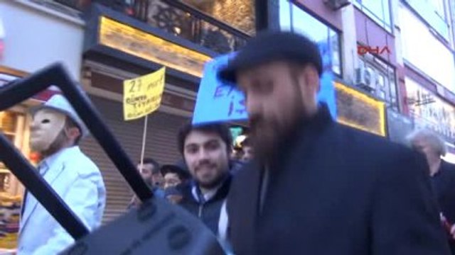 Amatör Tiyatrocular 'Dünya Tiyatrolar Günü'nü Sokakta Kutladı