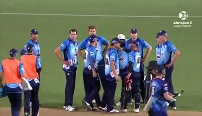 -Very Interesting Moment- - Two batsmen out off the same ball