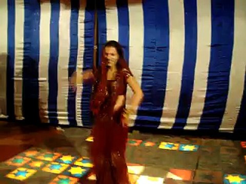 Desi Lady Rock The DJ Floor and Grab All The Attention | Desi Dance | Wedding Dance | HD Video