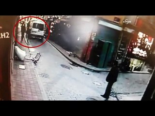 Öğretmenin bıçaklanma anı kameralara yansıdı