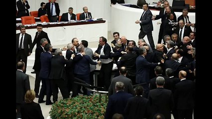 HSYK görüşmelerinde Genel Kurul karıştı, tekmeler yumruklar havada uçuştu