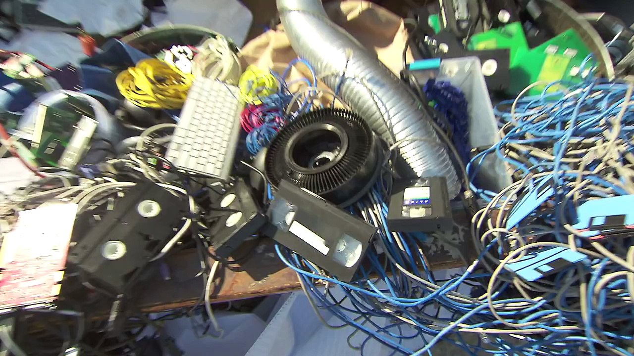 Project Runway: Season 14, Episode 7 - The High-Tech Unconventional Challenge | Lifetime