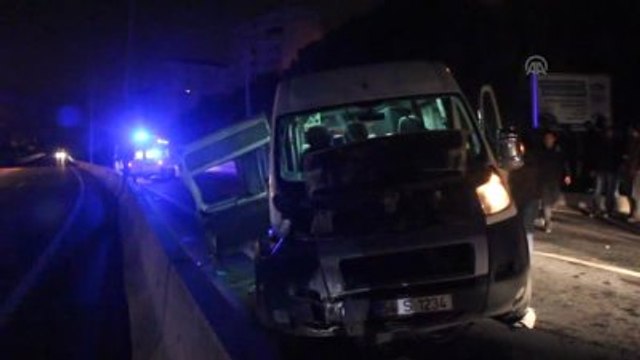 Kocaeli'de Düğün Dönüşü Kaza: 1 Ölü, 17 Yaralı