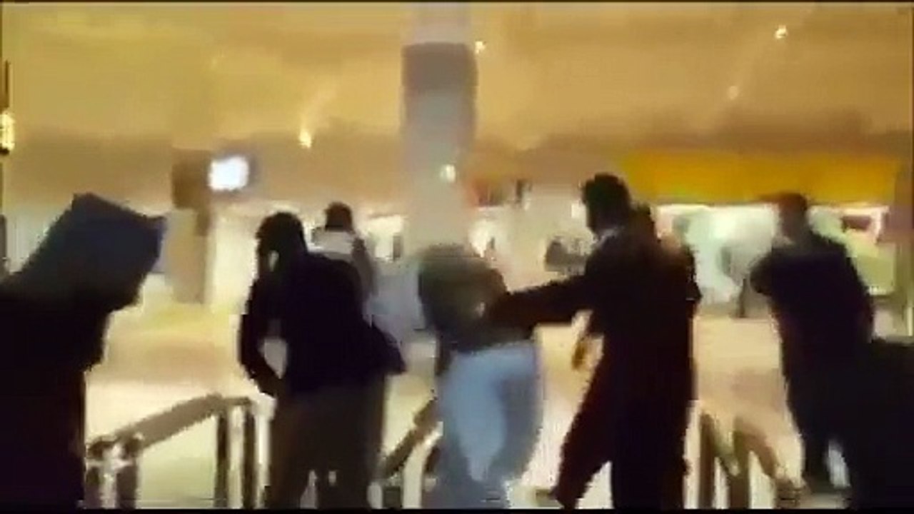 جنید جمشید کو ائیر پورٹ پر تشدد کا نشانہ بنیا گیا