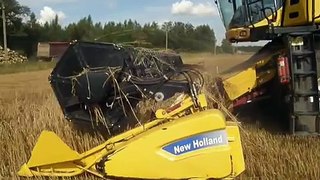 Harvesting with New Holland CX 8080