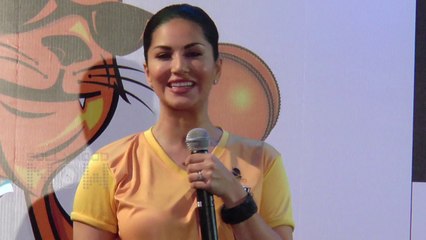 OMG! Sunny Leone Slaps A Journalist