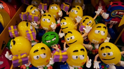 M&M's Man and Lady Surprise Egg Toys, Band, Plane Huevos Sorpresa