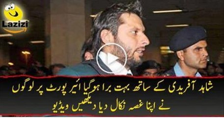 People Bashing Shahid Afridi on Airport in Pakistan