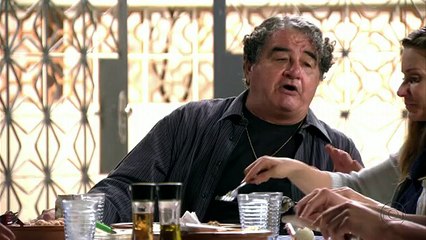 Diogenes avisa que vai se casar com Dolores