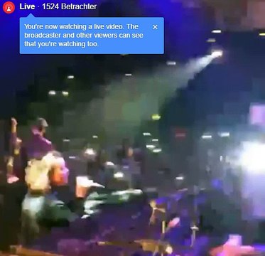 Livemitschnitt- Conchita Wurst mit Revolverheld auf der Bühne