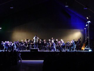 Paris Brule-t-il par l'Harmonie de Nissan