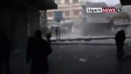 Homs, SYRIA: The Free Syrian Army liberating a military checkpoint in Souq Masqouf