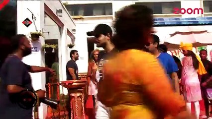 Jacqueline Fernandez and Sooraj Pancholi's Holi dance -