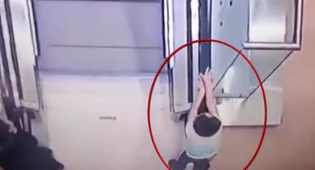 Ce qui arrive quand on laisse un enfant jouer avec un escalator