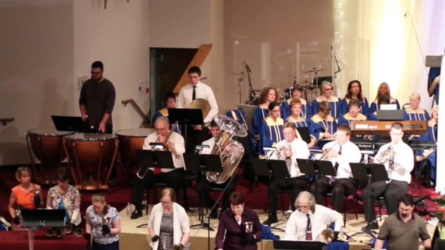 Un percussionniste perd une baguette en plein concert... FAIL !!