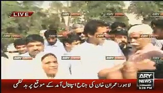 Watch Video What People Did With Imran Khan When He Reached Lahore Hospital