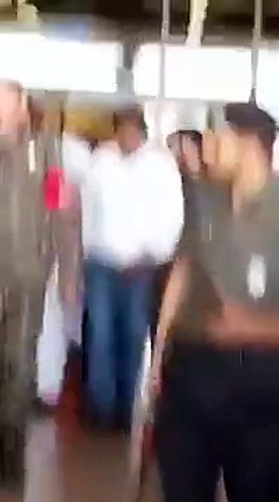 You Will Be Shocked After Watching What People Did With Afridi At Karachi Airport