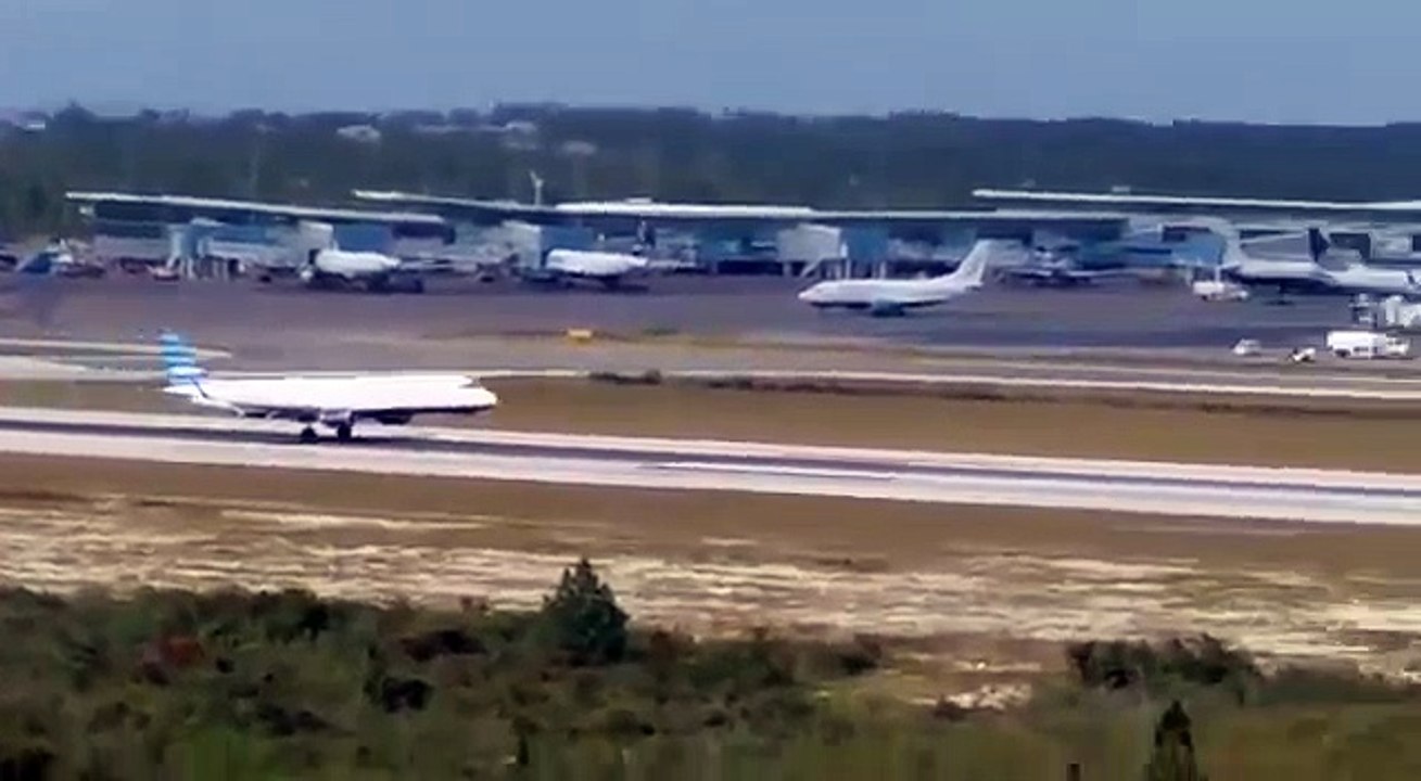 Un avion de la compagnie JetBlue atterrit sans train avant aux Bahamas