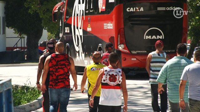 Torcedores invadem treino do Flamengo para cobrar resultados