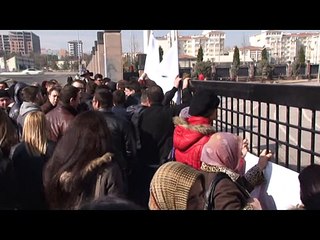 CHP önünde zabıta-seyyar satıcı gerginliği