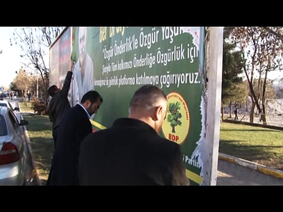 Öcalan afişleri toplatıldı