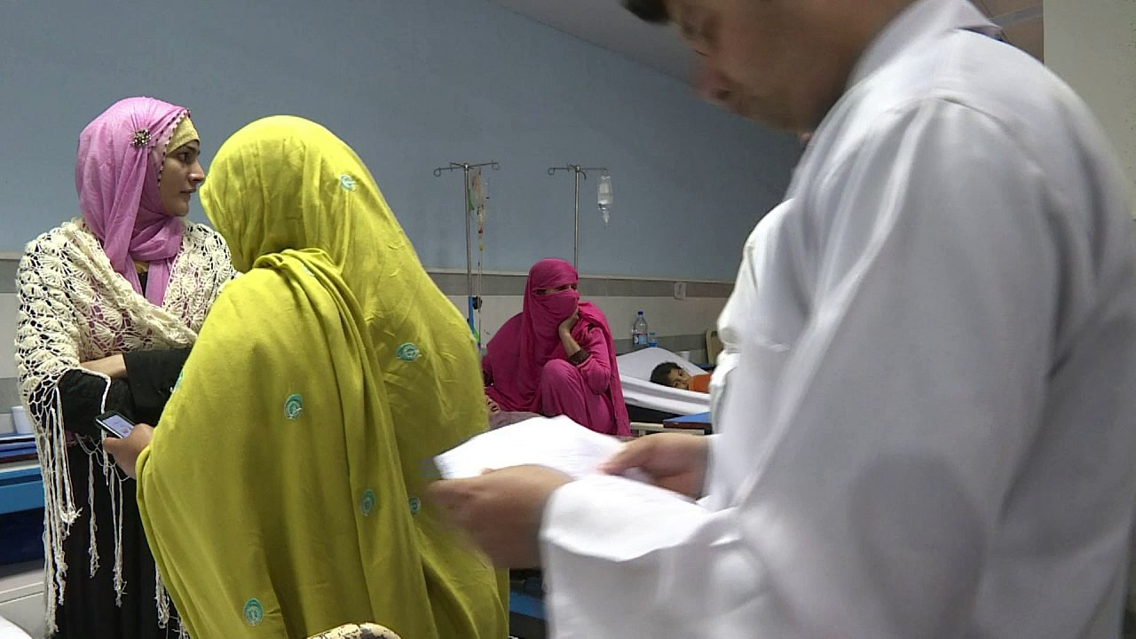 Pakistan: les talibans revendiquent un sanglant attentat-suicide