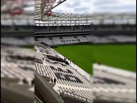 Vodafone Arena'da Taraftardan İlk Tezahürat