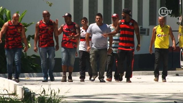 Torcedores deixam o Ninho do Urubu e dizem: 'Só viemos apoiar'