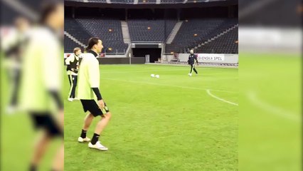 L'enchainement de dingue de Zlatan Ibrahimovic à l'entrainement avec la Suède !